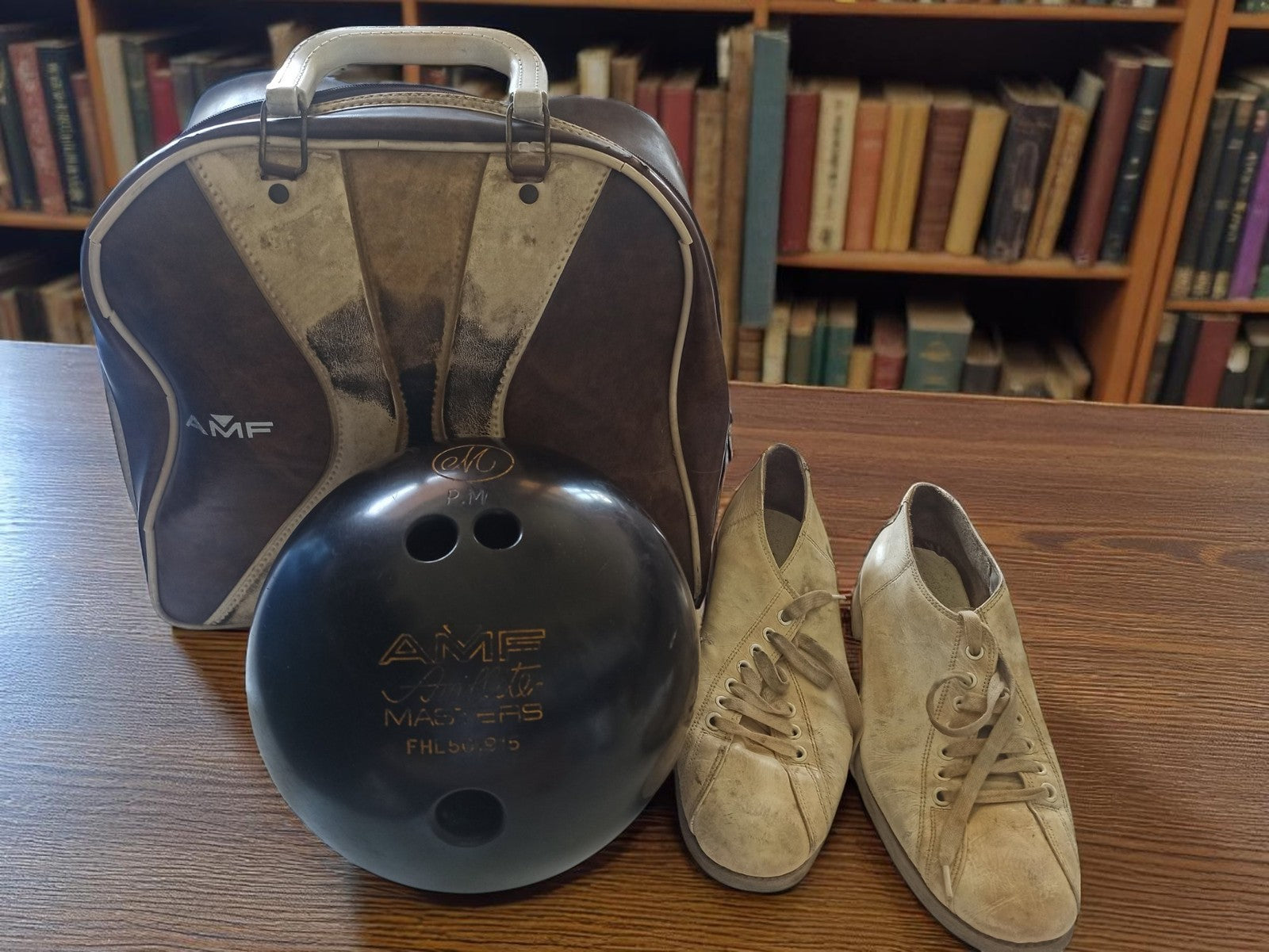 Boule de bowling AMF vintage + sac cuir et chaussures rétro set complet