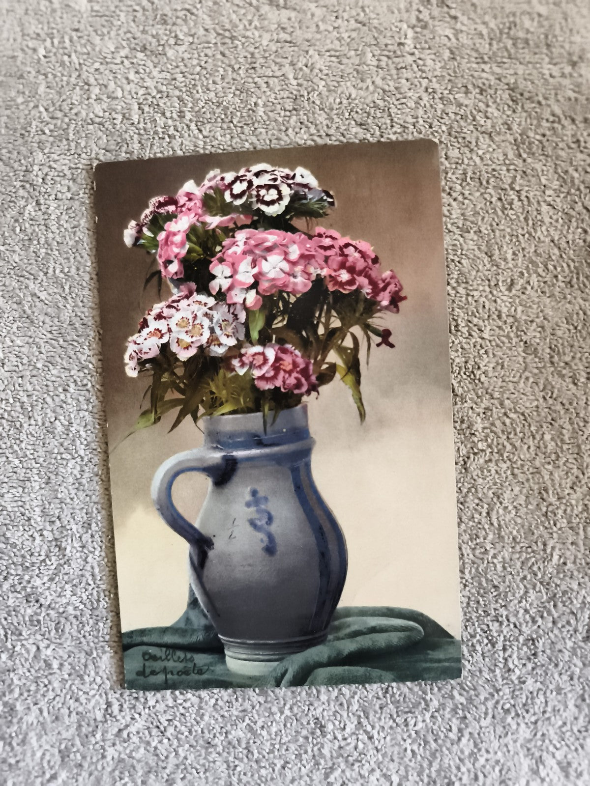 Carte postale fleurs œillets vase bleu décor photo CPA