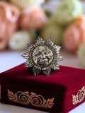 Broche soleil vintage signée René en métal argenté, visage rayonnant, pièce rare
