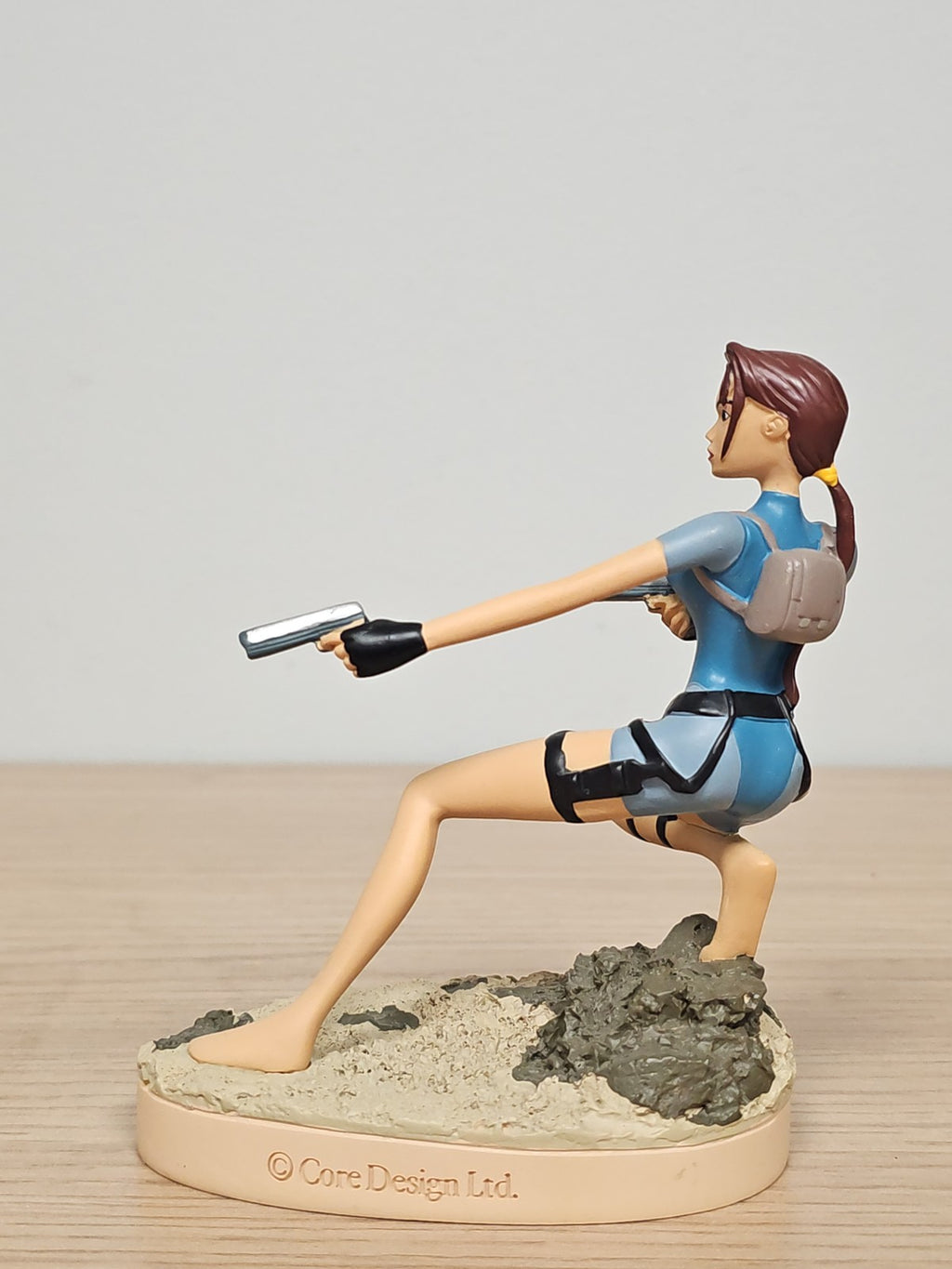 Figurine Tomb Raider Lara Croft Atlas officielle statuette décor jeu vidéo