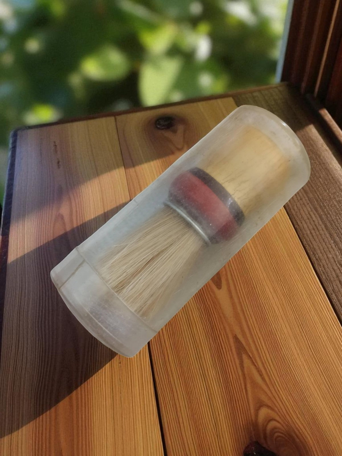 Brosse de rasage vintage ancienne en étui transparent, blaireau rasage rétro