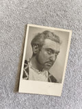 Carte photo portrait homme costume théâtre CPA noir et blanc début XXe