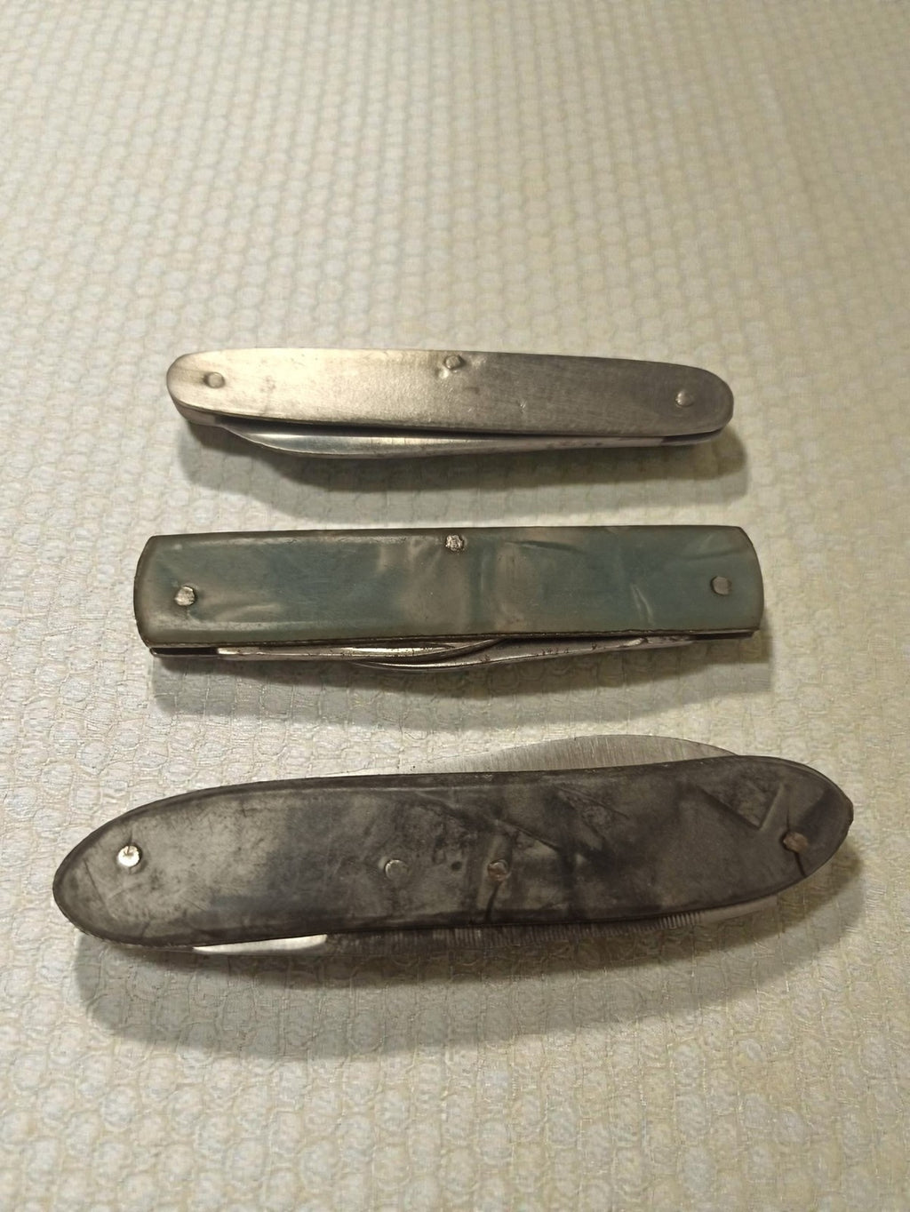 Couteaux pliants suisses vintage lot 3 anciens années 70 rétro métal