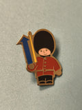 Vintage pin's Angleterre garde reine rouge dessin animé collection ref 4