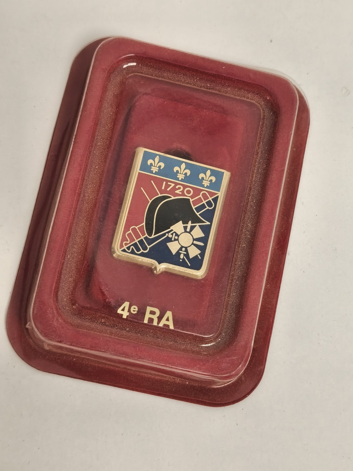 Insigne militaire 4e RA 1720 blason émaillé vintage armée française