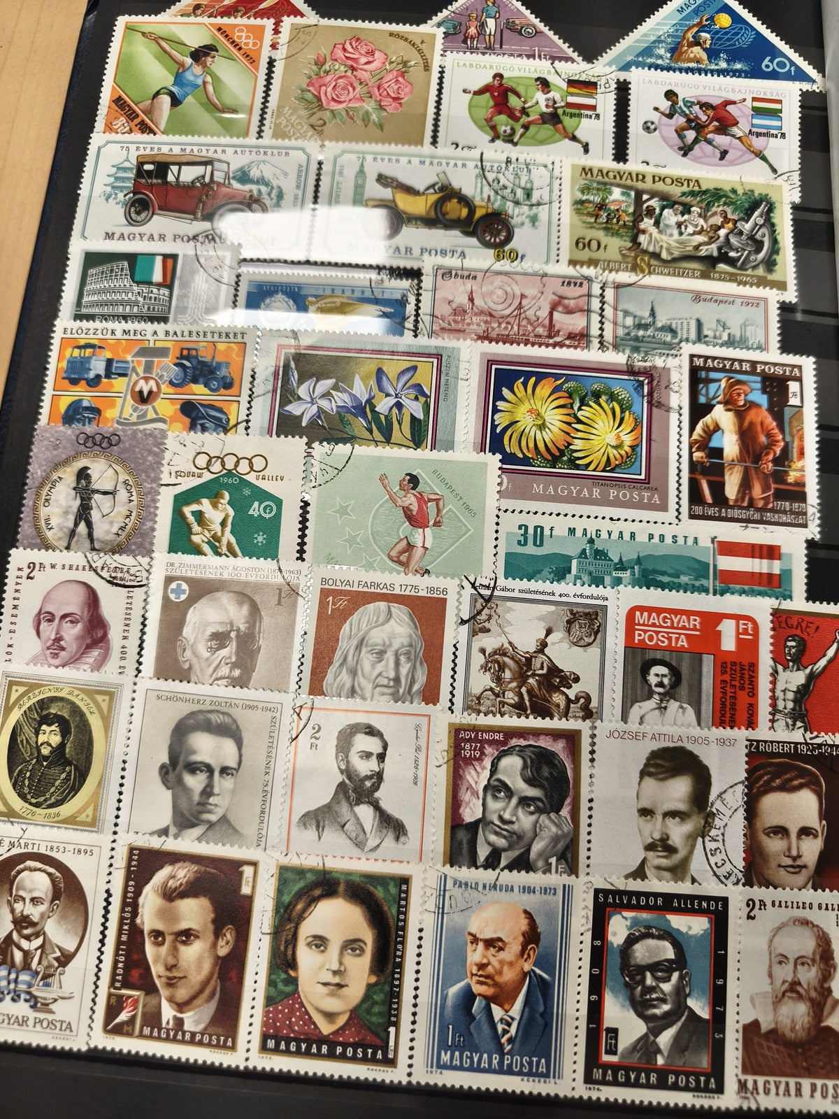 Lot timbres divers Hongrie thématiques sport fleurs personnages oblitérés