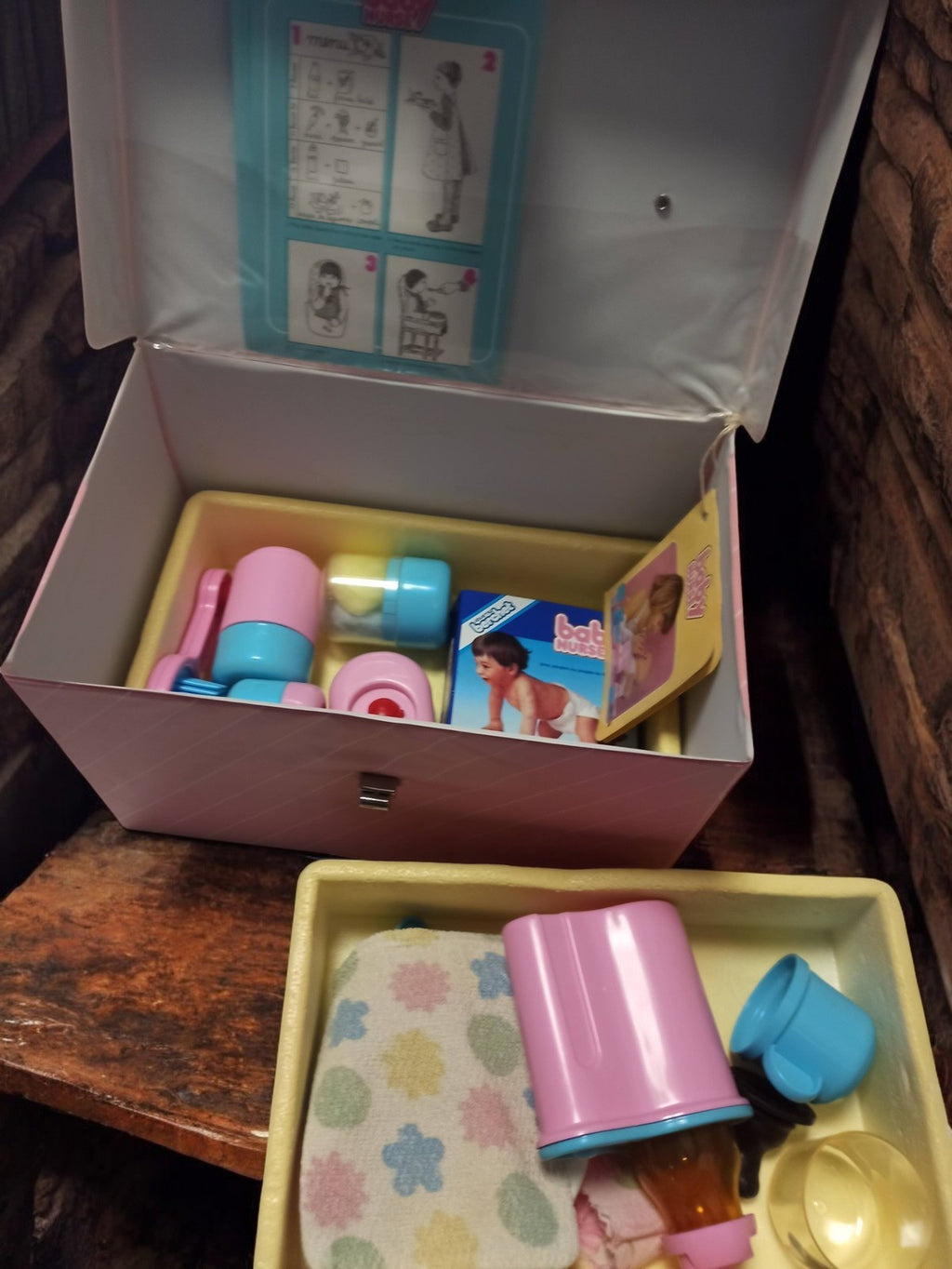 Set accessoires Baby Nurse vintage années 70 boîte rose jouet ancien rétro