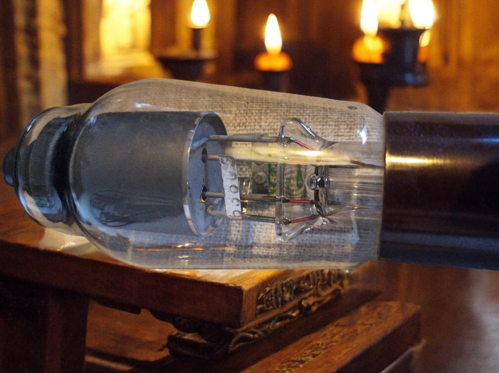 Tube radio vintage Dario PL17 5557 Made in France – à restaurer, lampe ancienne