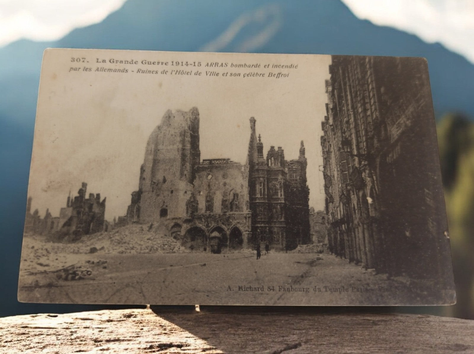 Carte postale WW1 Arras Hôtel de Ville ruines beffroi Guerre 1914-15 photo ancie