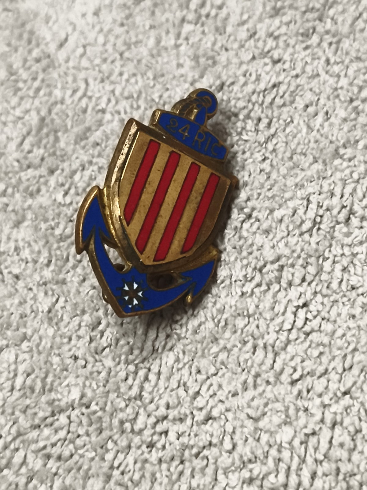 Insigne 24e RIC ancien émaillé blason ancre marine militaire vintage