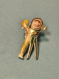Vintage pin's Lucky Strike publicitaire femme caméra rétro collection