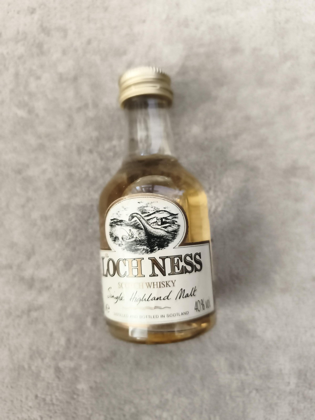 Miniature whisky Loch Ness single malt Highland 40% vol bouteille partiellement