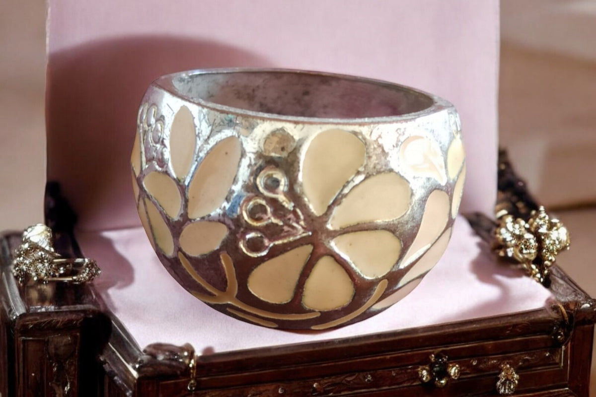 Vintage silver-plated costume ring with retro floral motif, size 56 for women