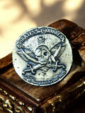 Médaille Pirates of the Caribbean Disney Paris aspect métal vieilli réplique