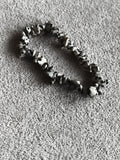 Bracelet perles irrégulières tachetées noir blanc pierres naturelles élastique