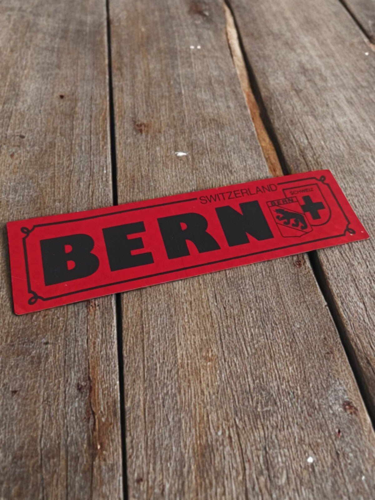 Autocollant vintage Bern Switzerland rouge noir rétro Suisse souvenir