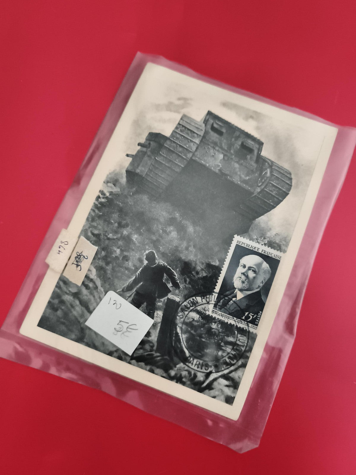 Carte postale illustrée tank + timbre France 15F oblitéré philatélie (Ref 1)
