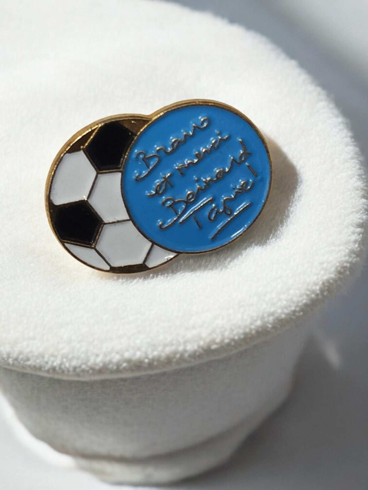 Pin's vintage Olympique de Marseille Bernard Tapie football rétro ancien