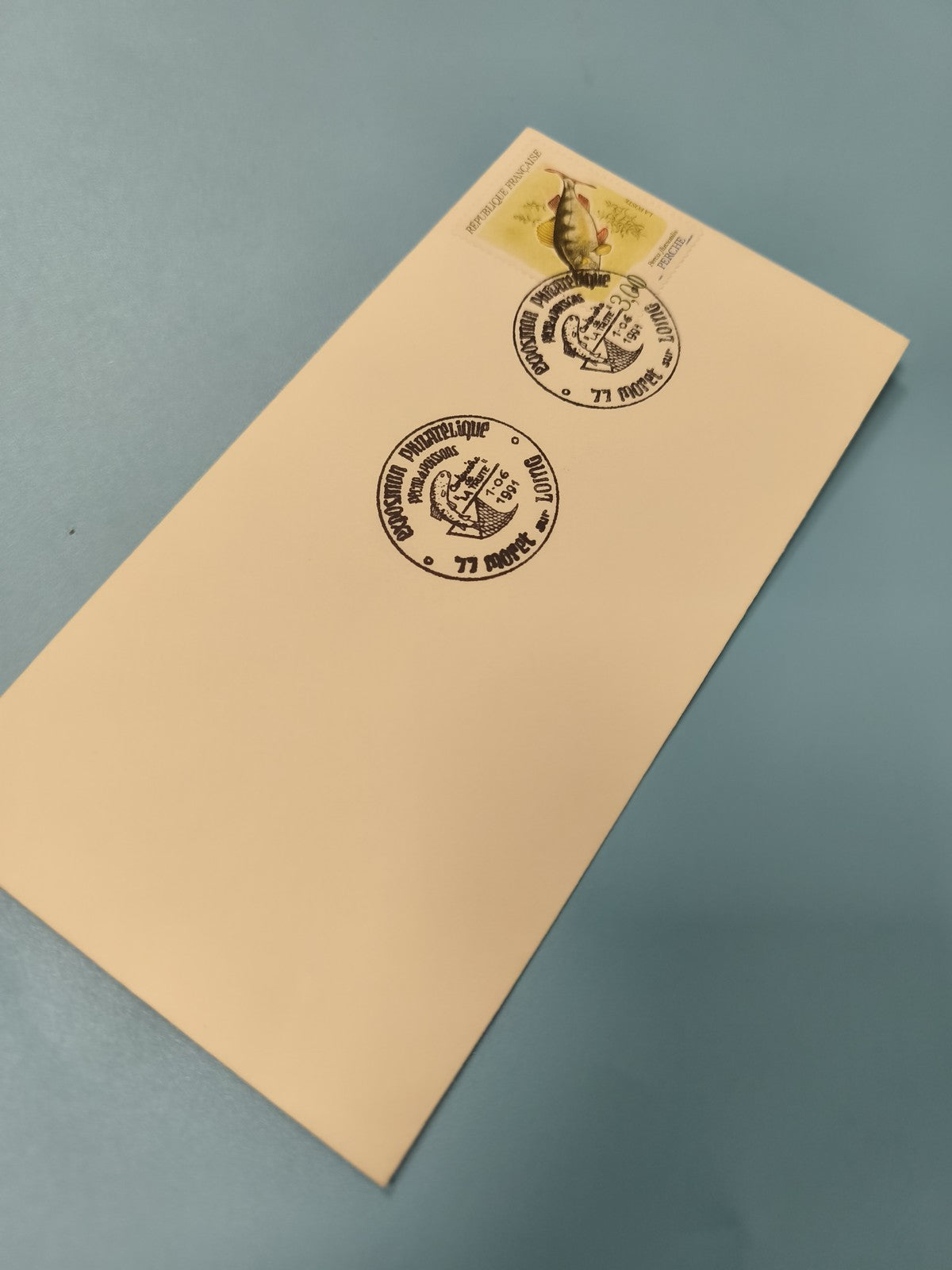 Enveloppe FDC premier jour d?émission avec timbre oiseau et cachets visibles