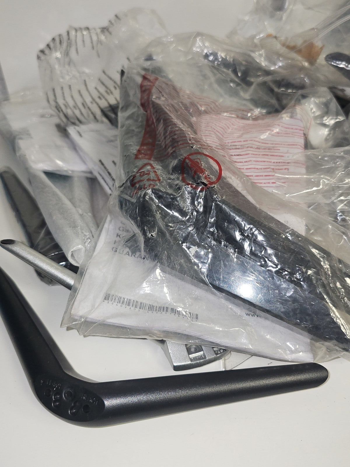 Lot supports muraux TV et écrans PC neufs, compatible Toshiba et autres marques