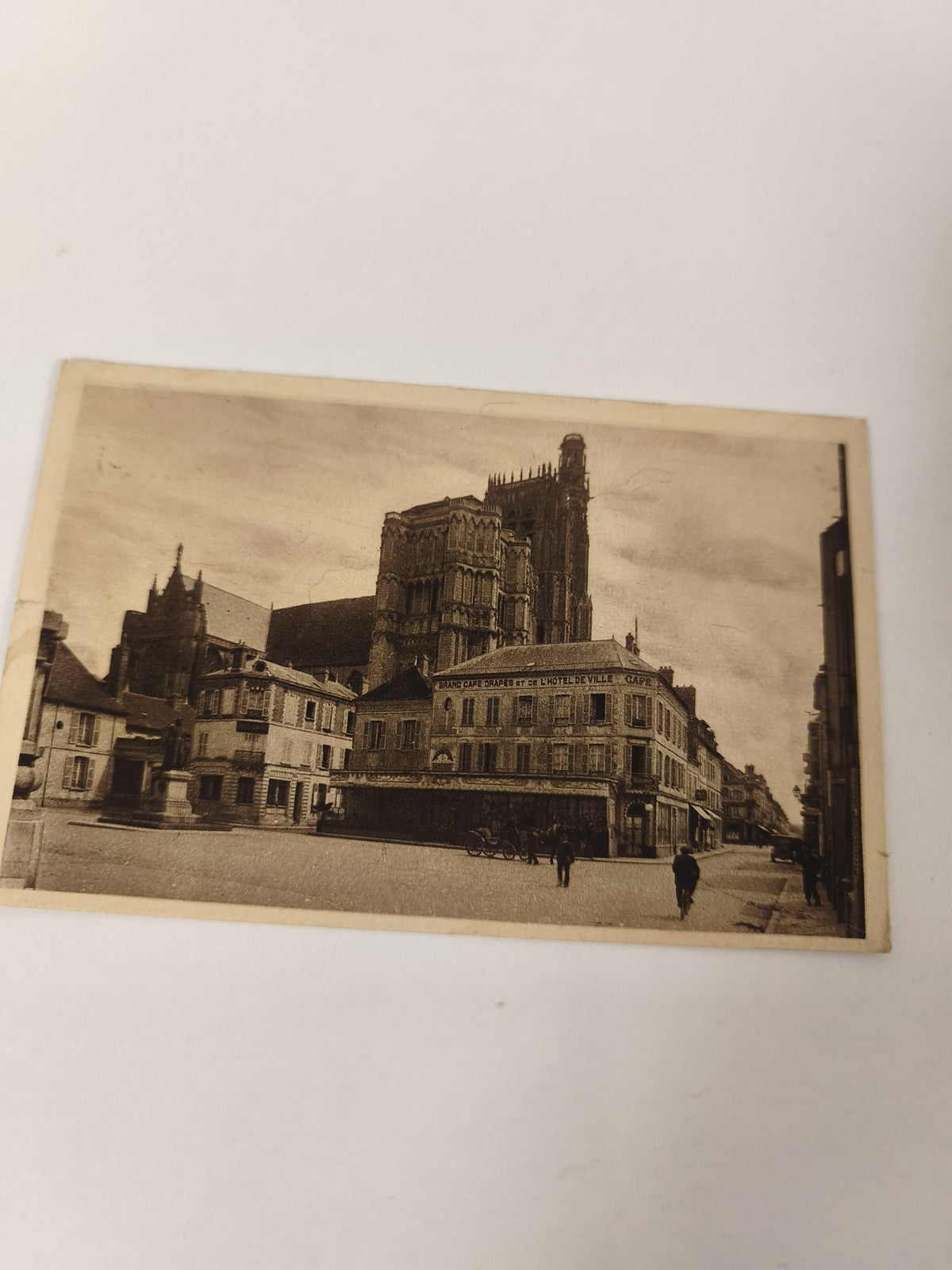 Carte postale ancienne CPA ville cathédrale, photo sépia architecture France