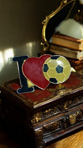 Pin's vintage I Love Football émaillé ? motif ballon c?ur ? attache manquante