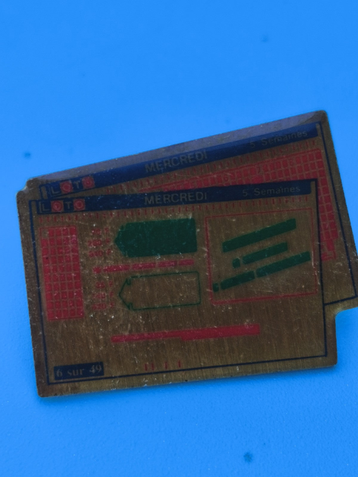 Pin's vintage Loto ancien, forme ticket, collection jeux de hasard, Ref 8