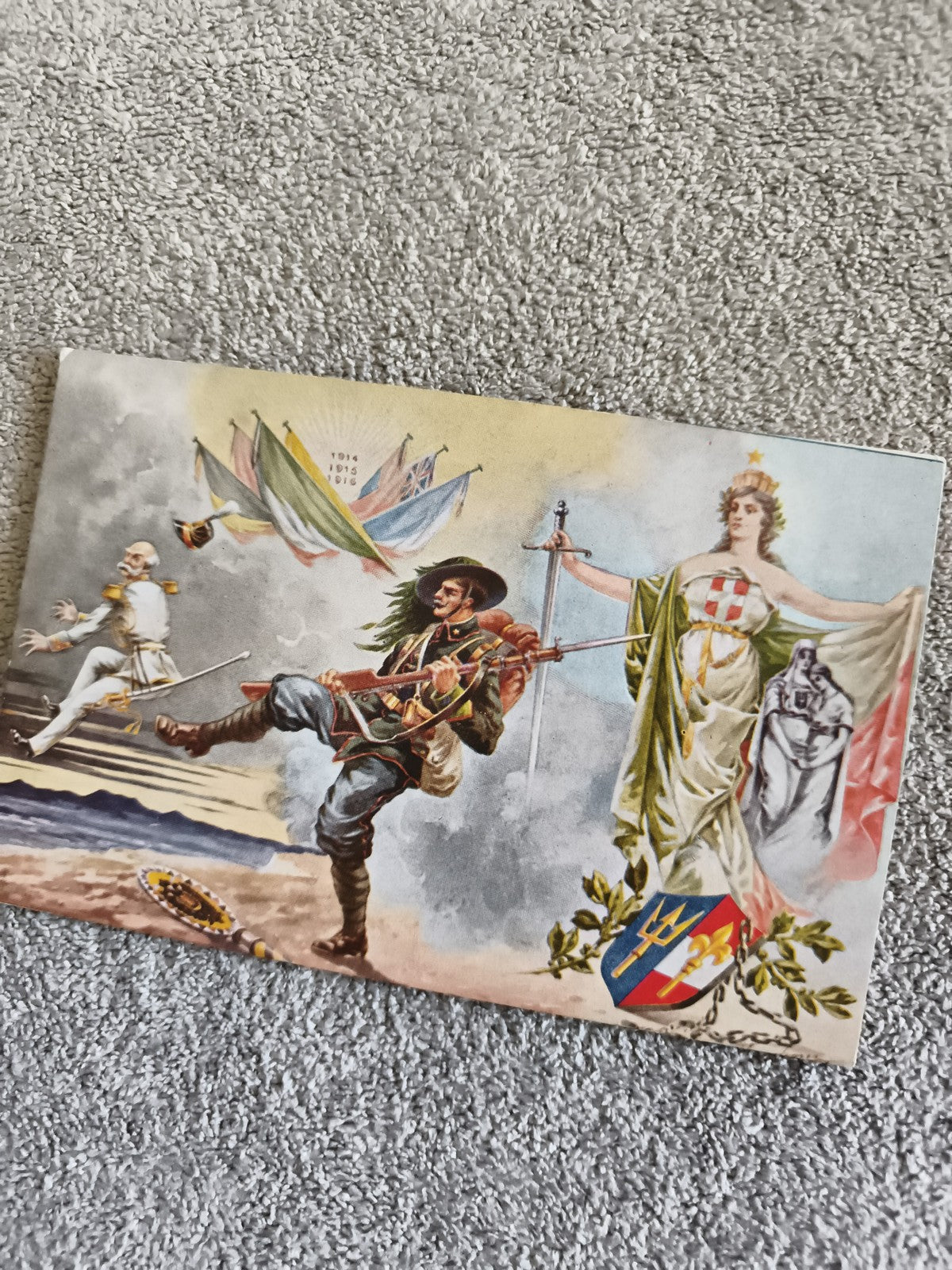 Carte postale illustrée CPA 1914-1916 allégorie Guerre drapeaux alliés