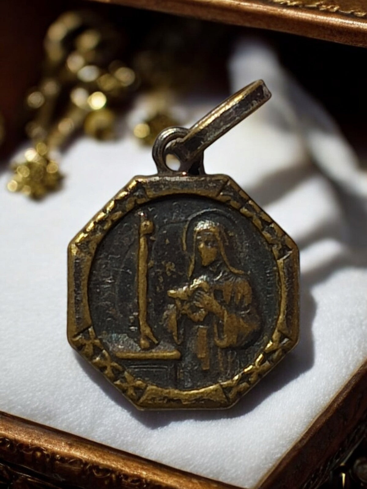Médaille ancienne Vierge Marie octogonale, aspect métal vieilli, pendentif relig