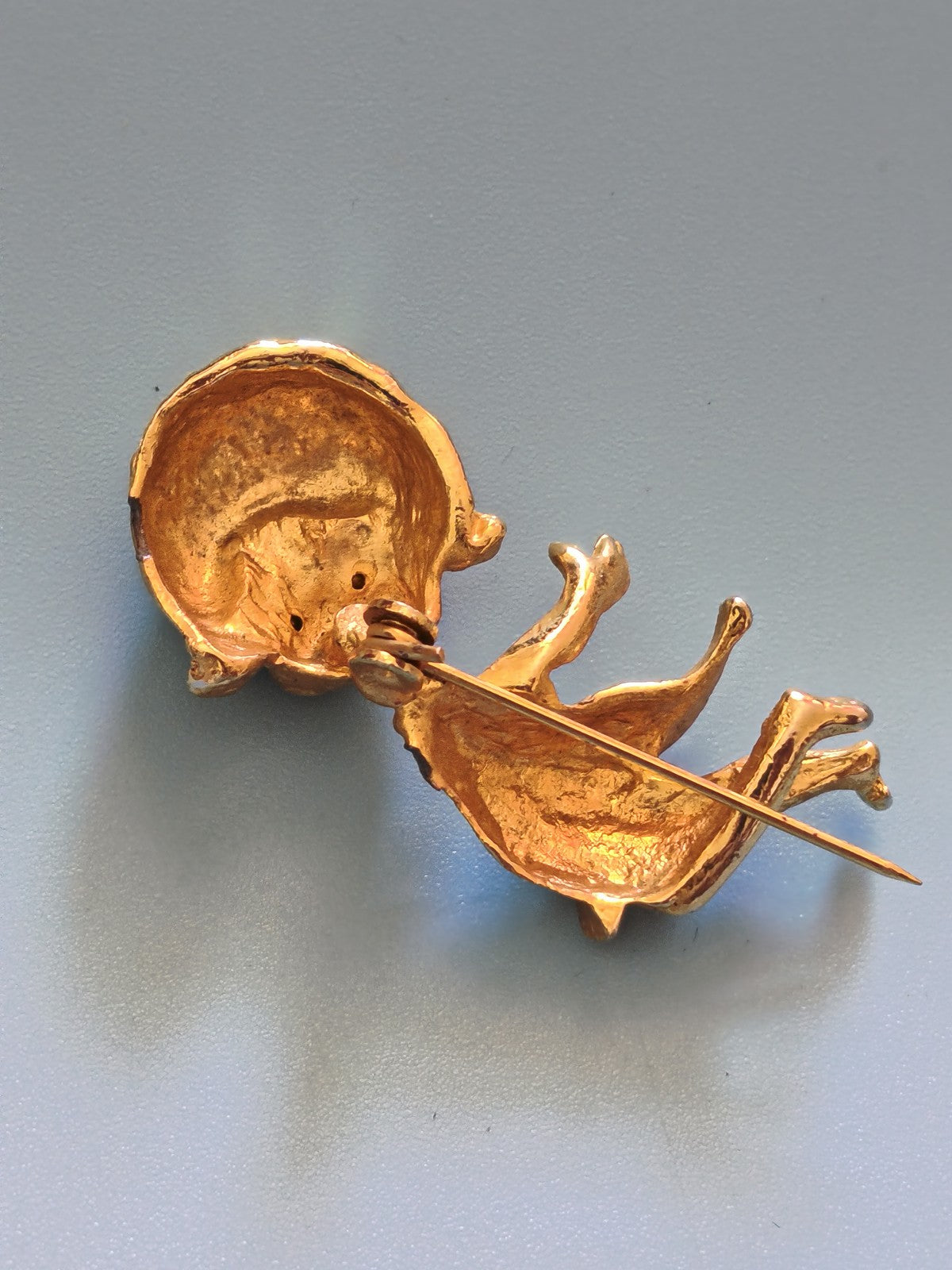 Broche vintage plaquée or ancienne ? Bijou rétro pour collection ou cadeau