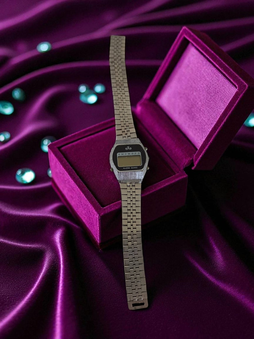Montre digitale vintage femme, bracelet métal, rétro années 80, Alarm Quartz