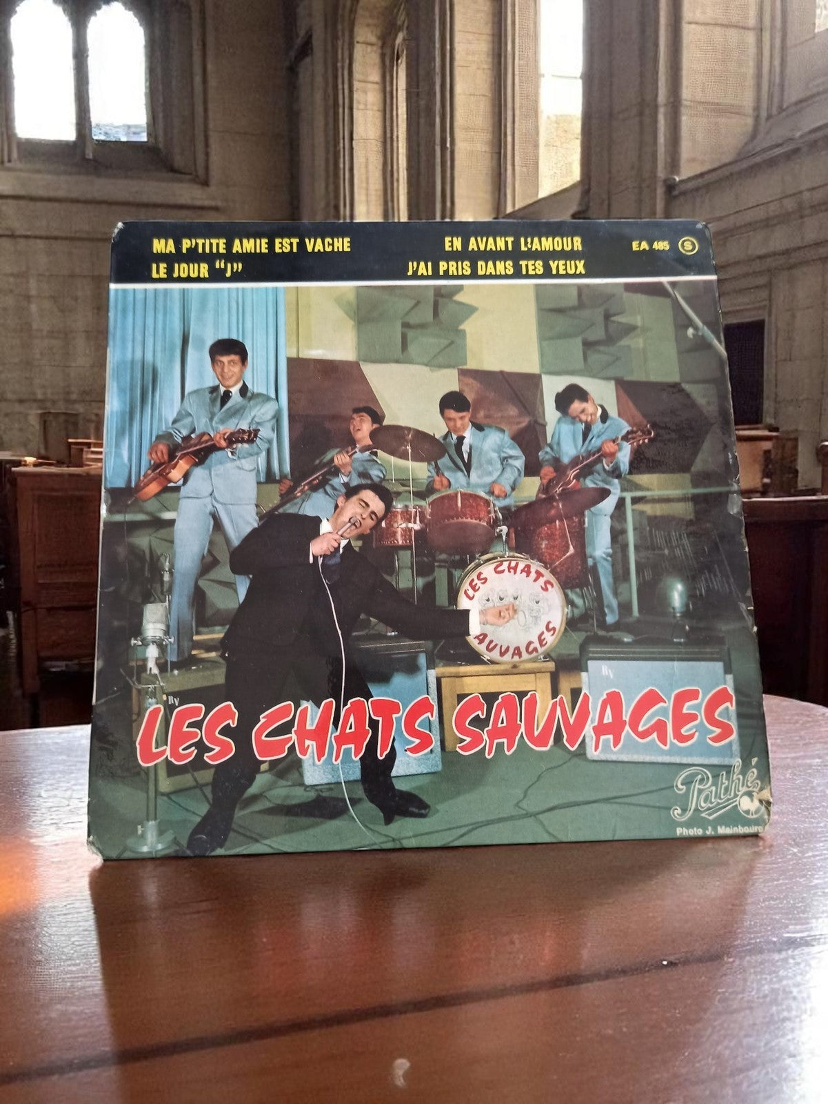 Disque vinyle 45 tours Les Chats Sauvages Pathé EA 465 vintage pochette couleur
