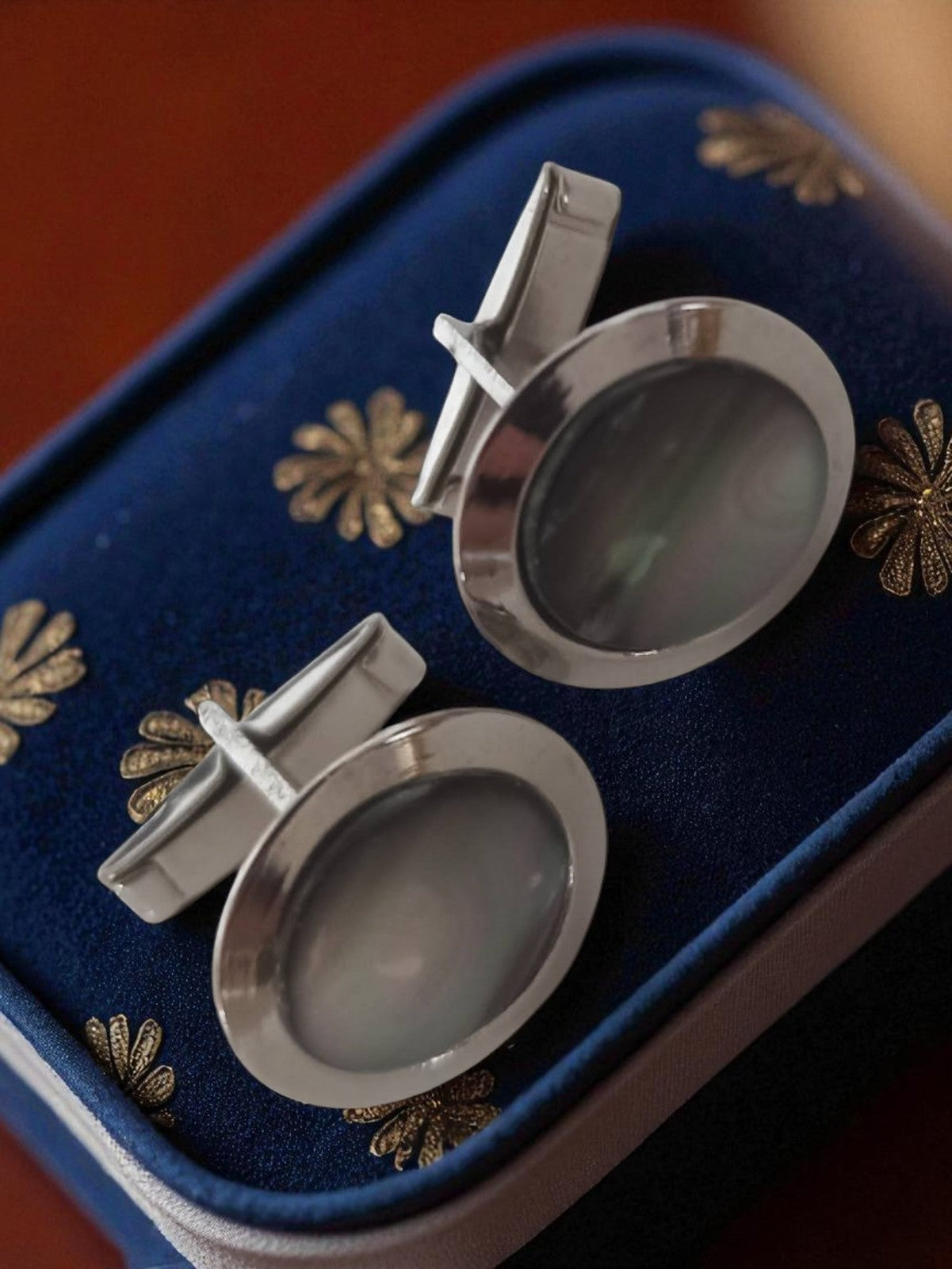 Boutons de manchette vintage ovales finition argentée nacrée rétro chic