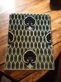 Tissu ancien velours broché religieux jacquard motif art liturgique 40x30cm