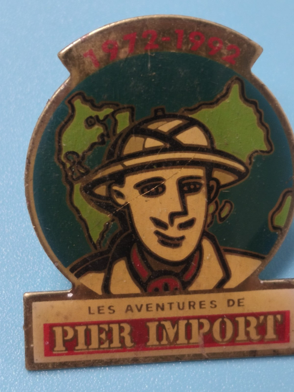 Pin's vintage Pier Import 1972-1992 aventurier émaillé collection (Ref 5)