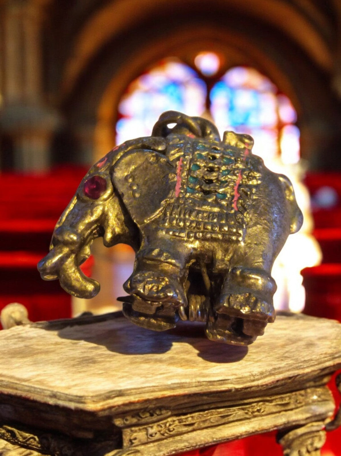 Pendentif éléphant vintage compartiment secret aspect doré bijou ancien