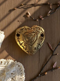 Pendentif cœur métal doré vintage années 50, motif flèche, bijou ancien