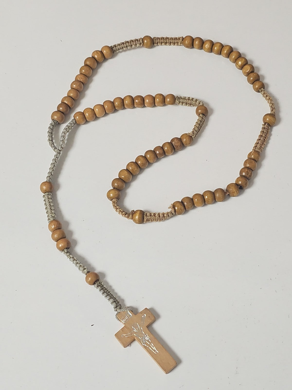 Collier pendentif croix chrétienne fantaisie, bijou religieux discret occasion