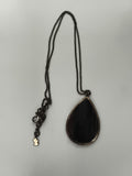 Collier pendentif goutte noire vintage chaîne foncée bijou rétro élégant
