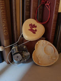 Boîte à musique vintage c?ur crème motif rouge rétro objet ancien déco