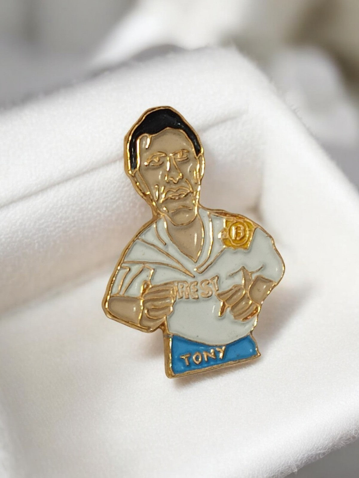 Pin's vintage joueur OM Olympique de Marseille Tony badge rétro football ancien