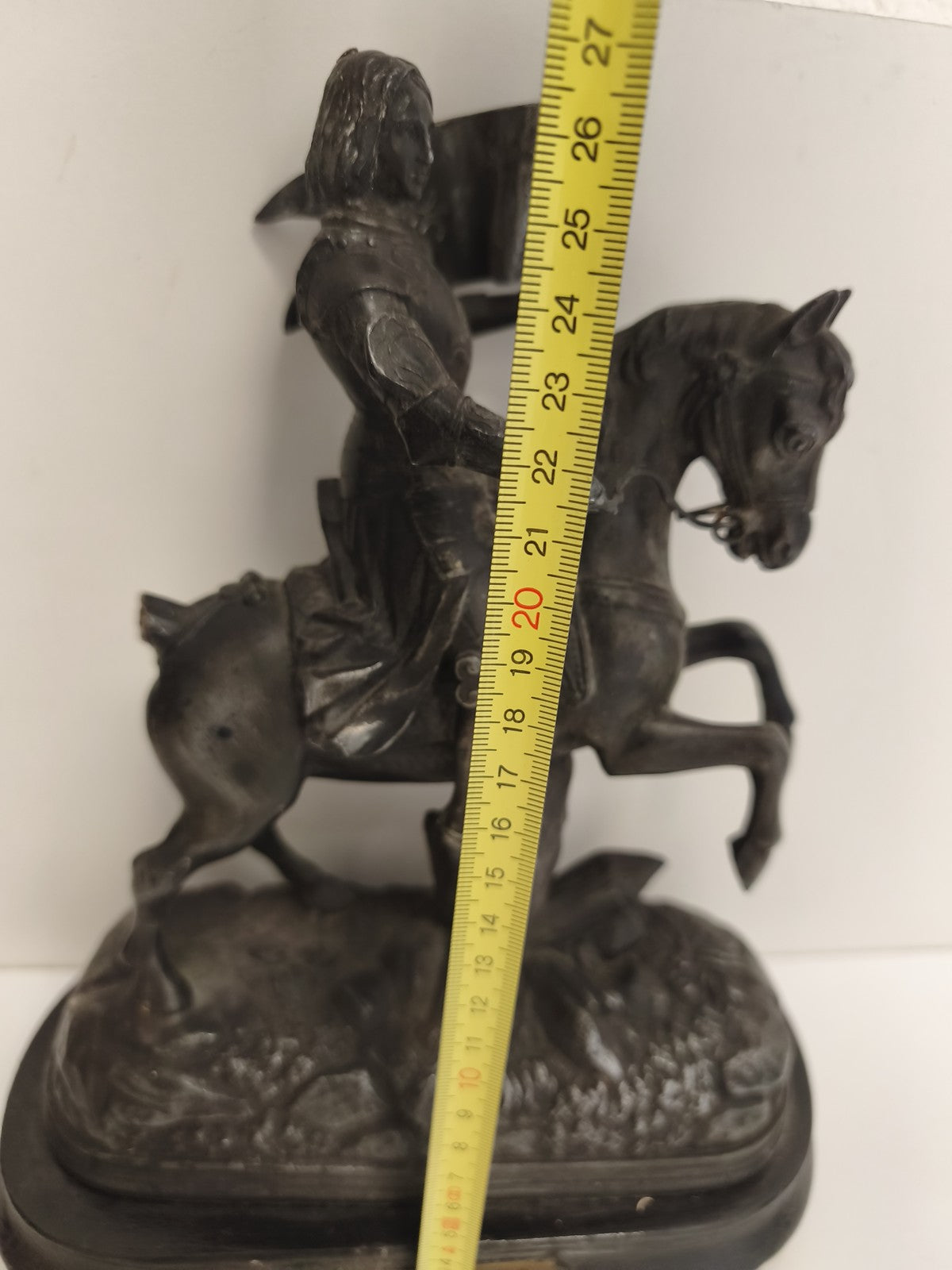 Statue ancienne Jeanne d’Arc équestre métal noirci, à restaurer, style XIXe
