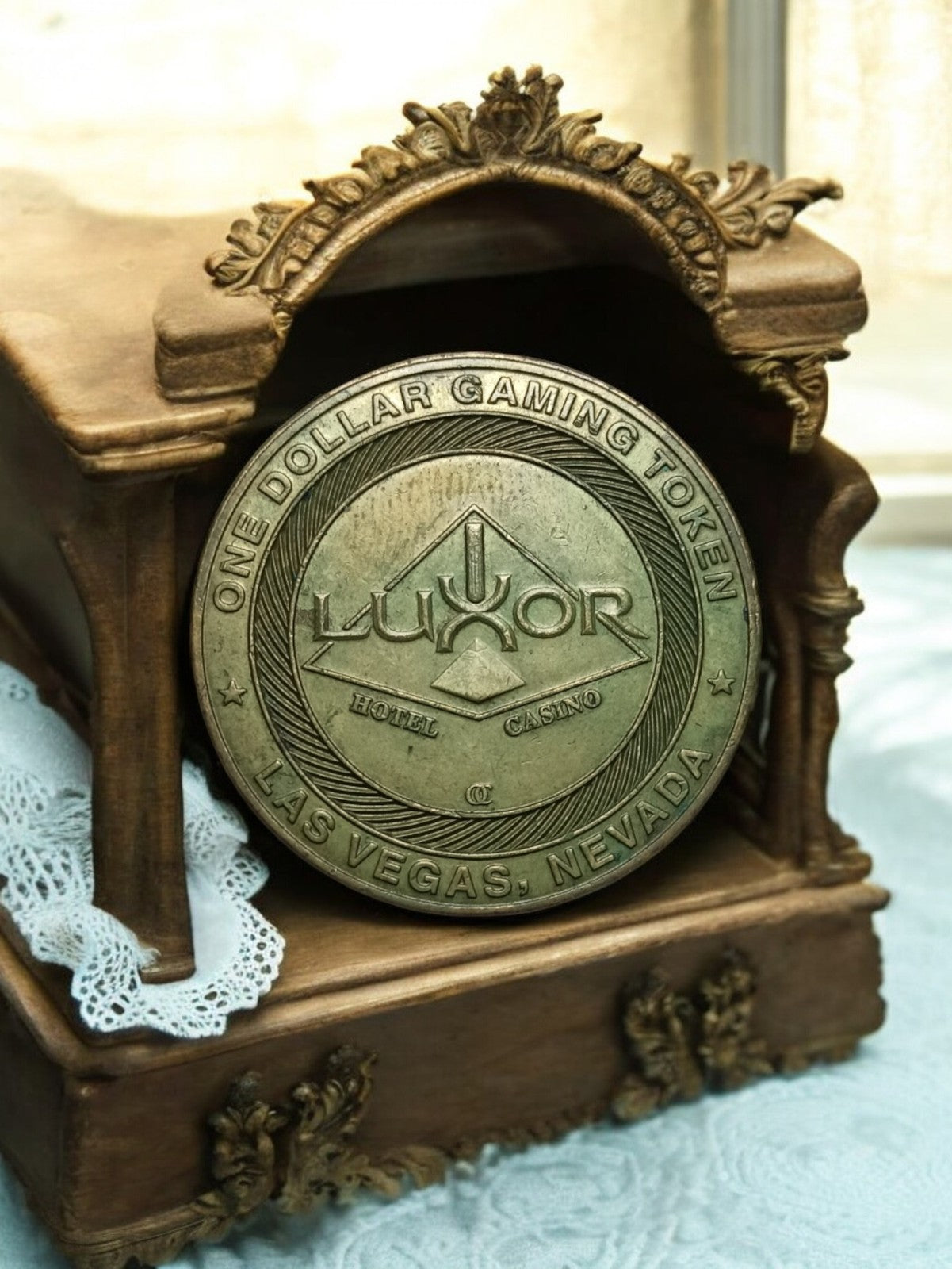 Jeton casino métal Luxor Las Vegas vintage – 1 dollar gaming token ancien