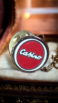 Pin's Casino rond rouge vintage, badge ancien logo, Rare années 80-90