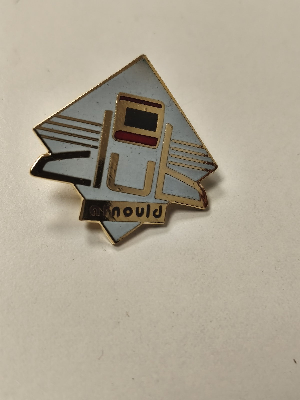 Pin's ancien rétro Arnould Club ? badge vintage collection France années 80-90