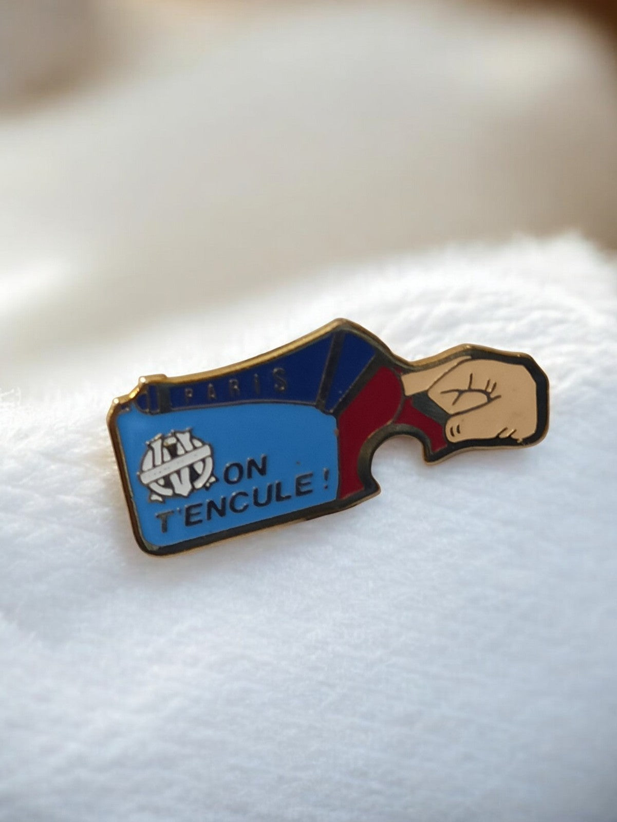 Pin's vintage PSG anti-OM Paris football rétro badge supporter années 90