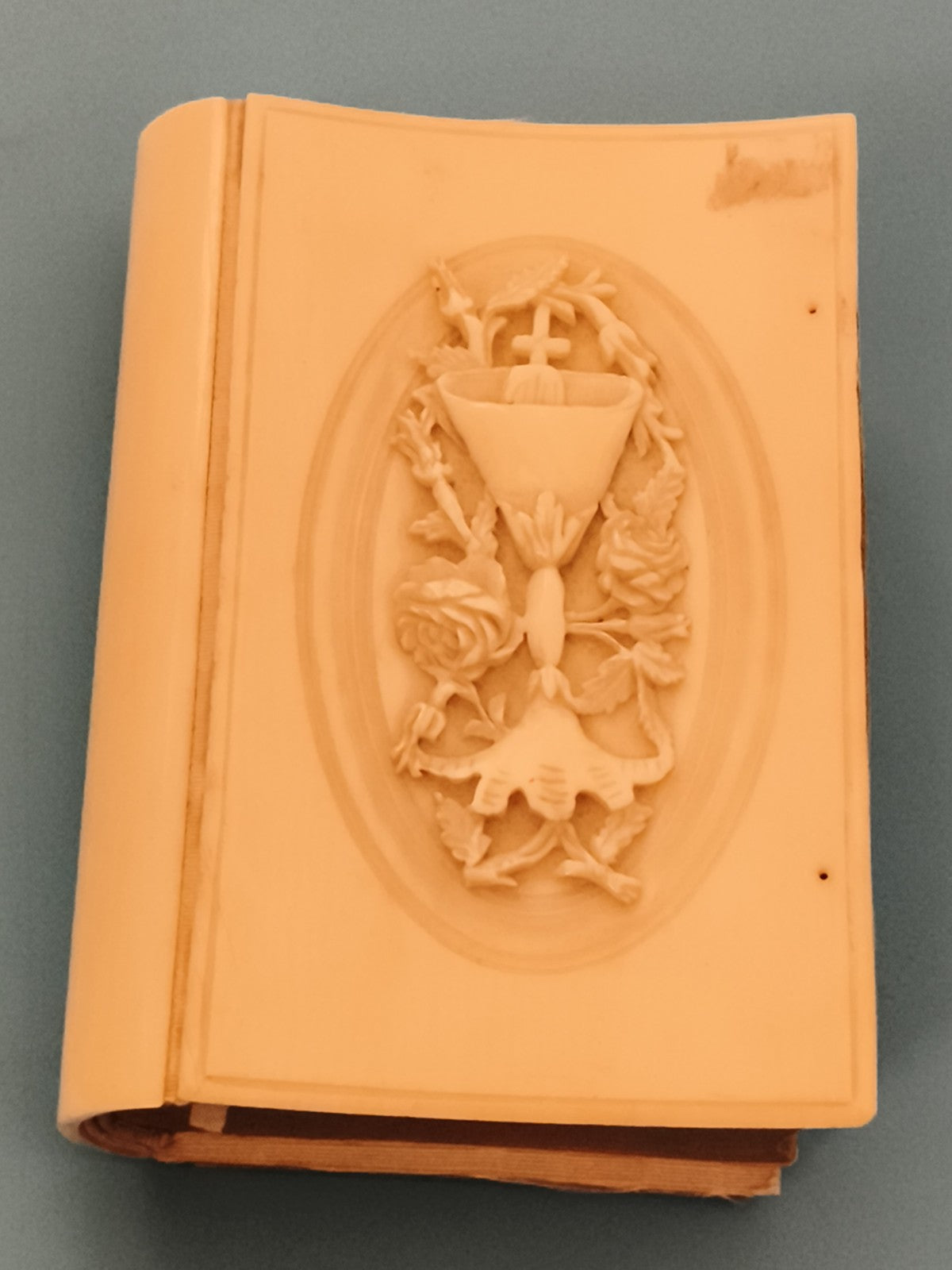 Missel ancien ivoirine décor religieux relief, livre de messe vintage XIXe