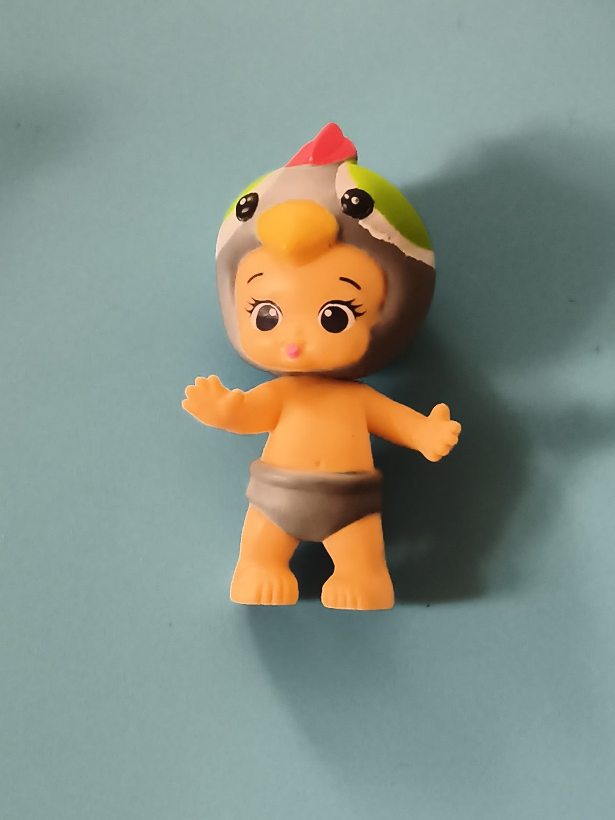 Figurine Twozies bébé oiseau casque gris jaune jouet miniature déco