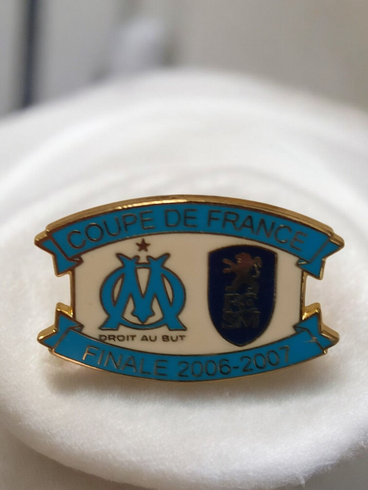Pin's Olympique de Marseille Coupe de France 2007 badge vintage football OM