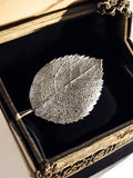 Broche feuille vintage en métal argenté style rétro, bijou fantaisie ancien